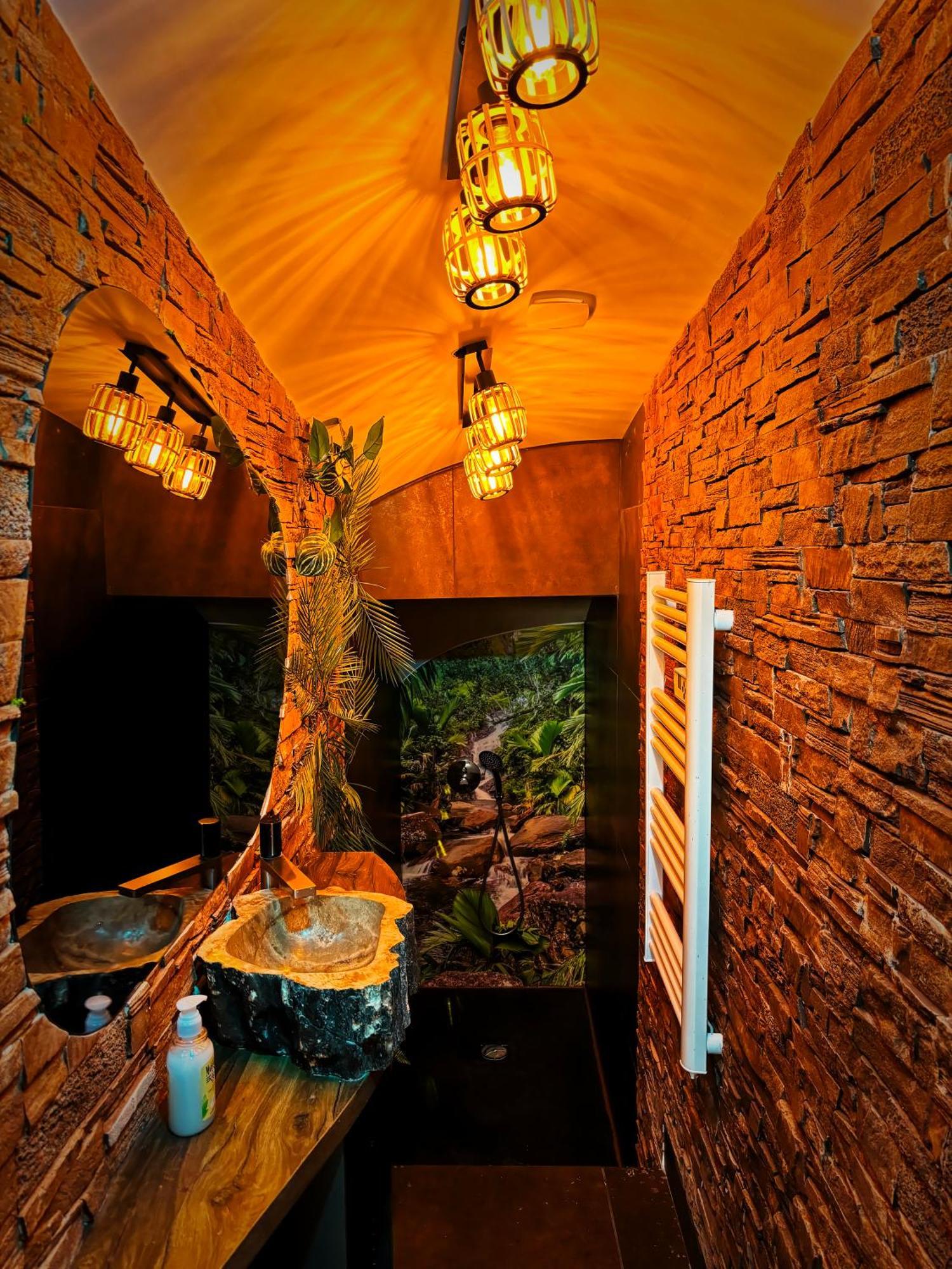 Apartment La Jungle De Zoe - Nuit Insolite A 15min De Caen *